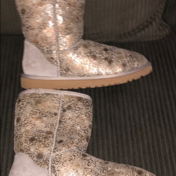 UGG Australia Limited Edition Logo, size 7, EUC - Picture 6 of 8